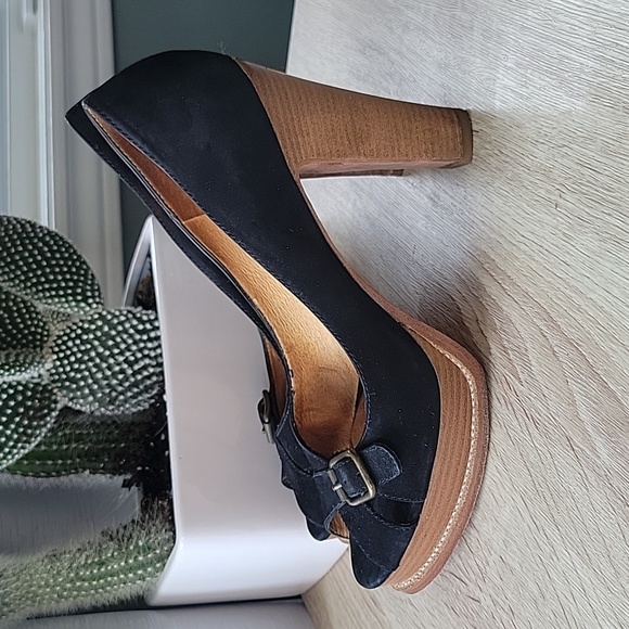 Michael Kors Wood Platform Black Suede Crossed Strap Buckle Sandals - Picture 3 of 7